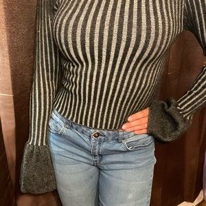 Long sleeve top (bell sleeve)